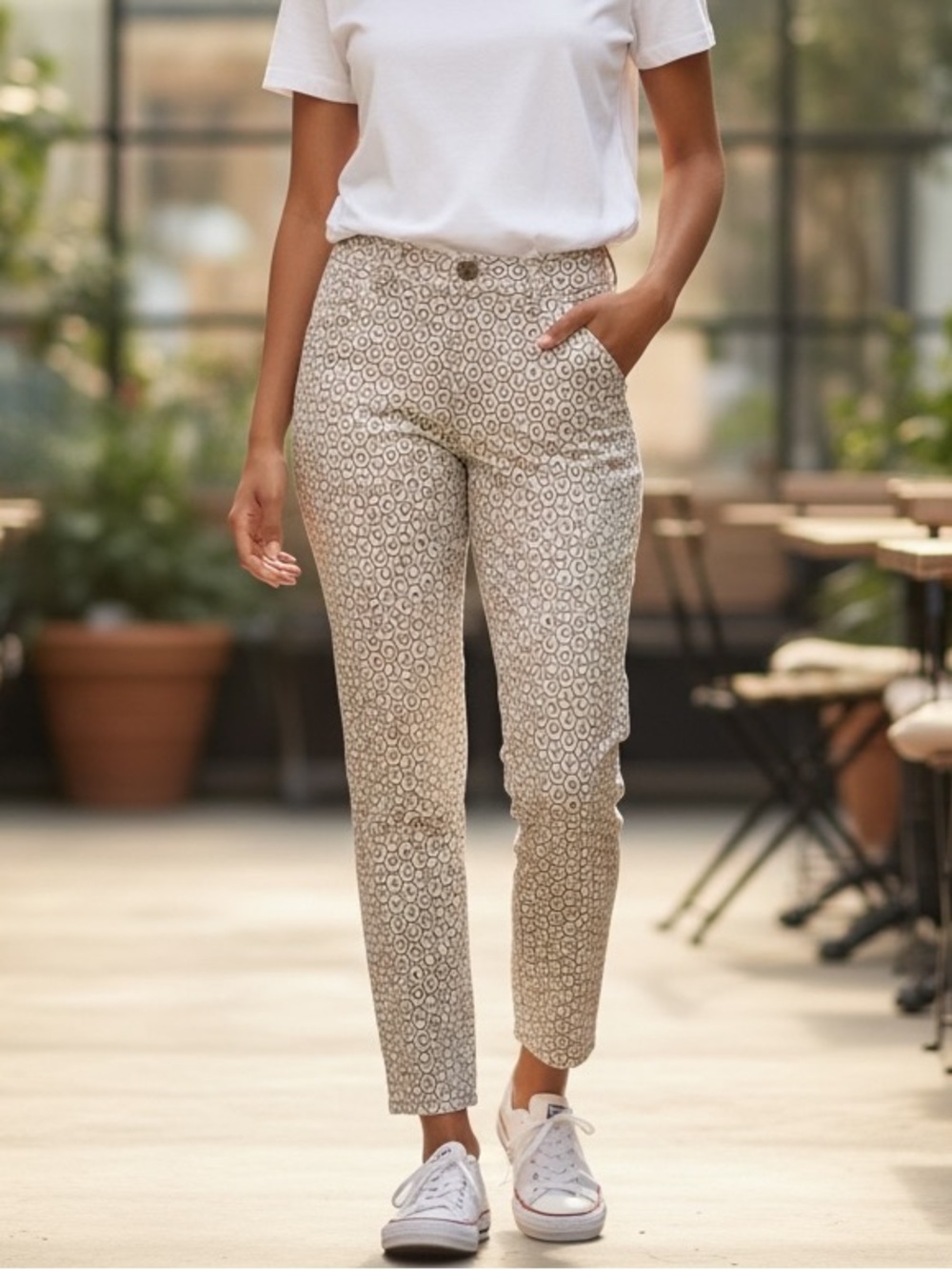d. jeans Gray and White Hexagon Print Ankle Pants